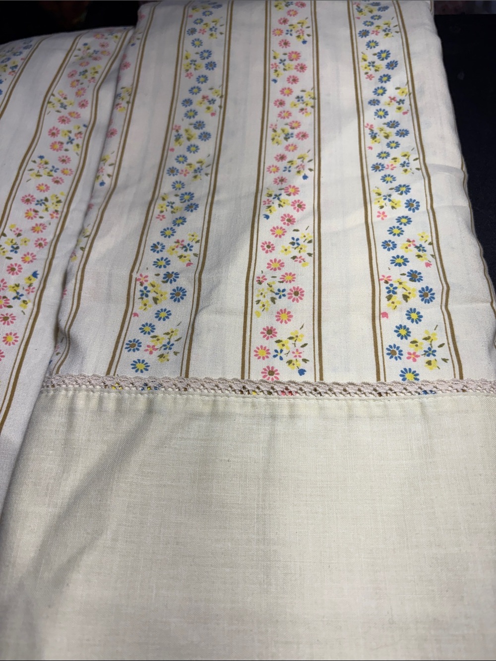 Vintage Floral Stripe sheet in Cream with Pink & Blue Flowers. B20